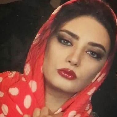 عکس لیندا کیانی با آرایش غلیظ