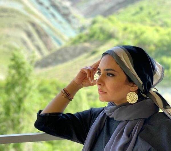 عکس لیندا کیانی با آرایش غلیظ