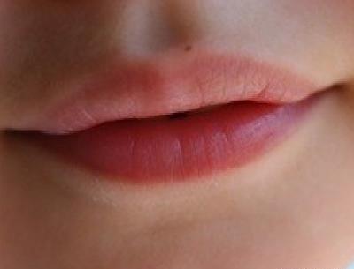 عکس لب ترک خورده