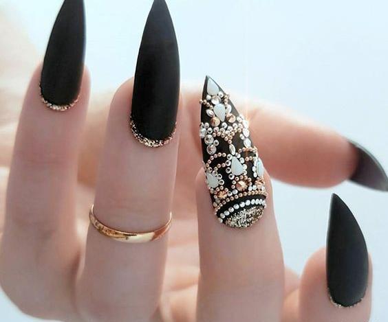 عکس تاج روی ناخن