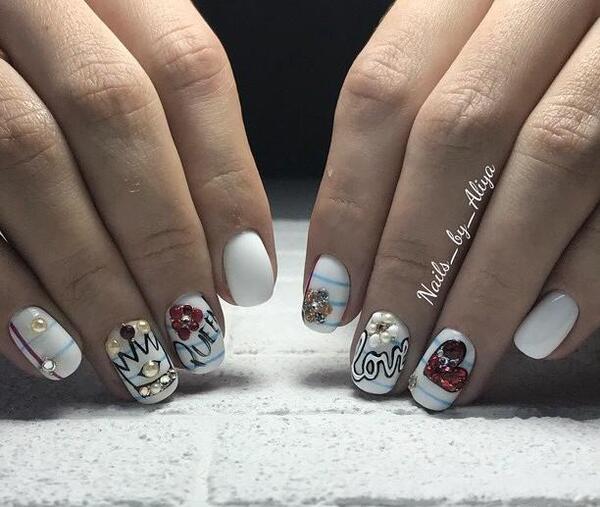 عکس تاج روی ناخن
