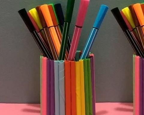عکس جامدادی ایستاده