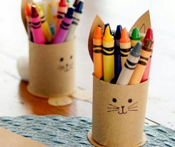 عکس جامدادی ایستاده
