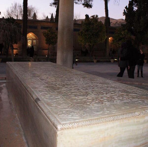 عکس سنگ قبر حافظ