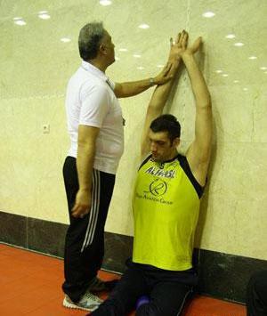 عکس ایستاده مرتضی مهرزاد