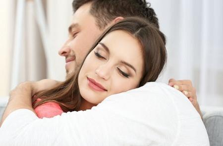 عکس بغل عاشقانه نشسته