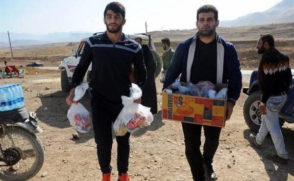عکس حسن یزدانی با دوست دخترش و همسرش