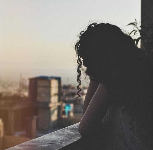عکس پروفایل دخترونه ی غمگین بدون نوشته