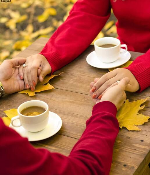 ژست عکس پاییزی دونفره دخترانه