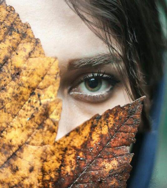 ژست عکس پاییزی دونفره دخترانه