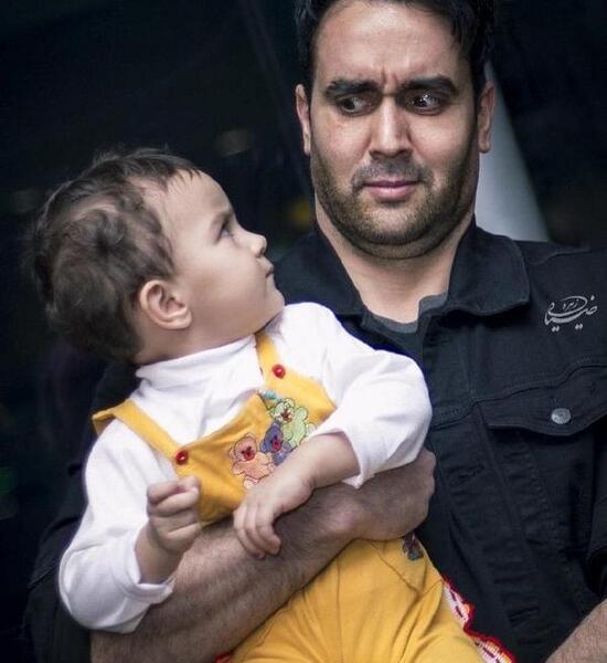 عکس پوریا پورسرخ با همسر و فرزندش