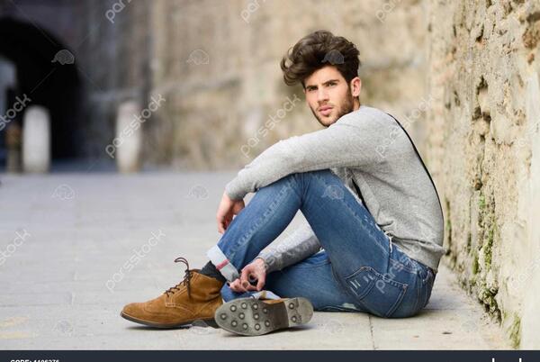 مدل عکس نشسته روی زمین