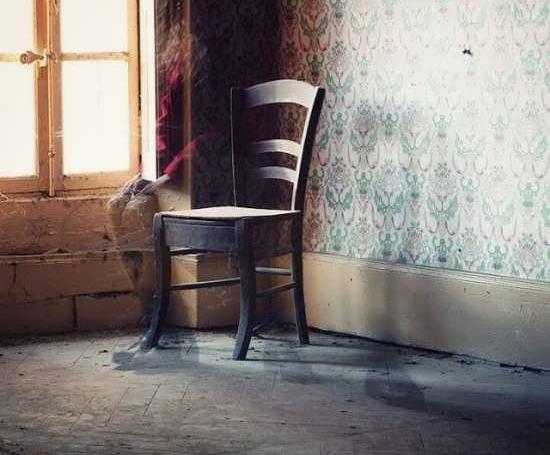 عکس پروفایل صندلی تنها