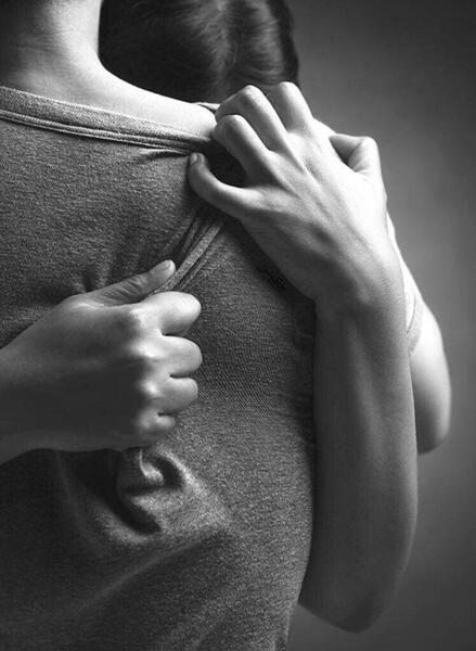 عکس عاشقانه بدون متن روی تخت