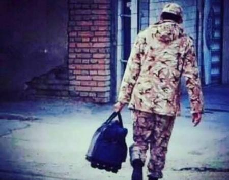 عکس پروفایل سرباز تنها