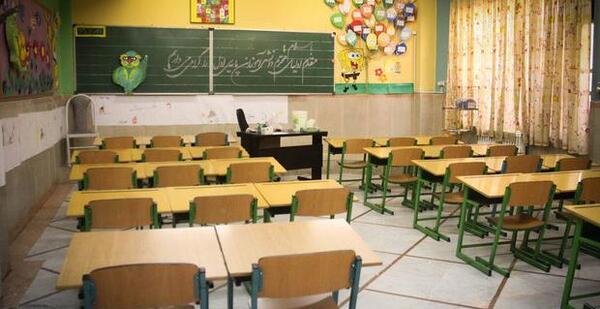 عکس نیمکت خالی مدرسه