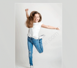 عکس ایستاده کودک