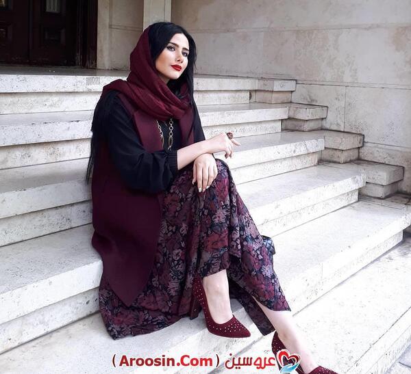ژست عکس ایستاده زنانه