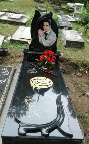 عکس سنگ قبر ایستاده
