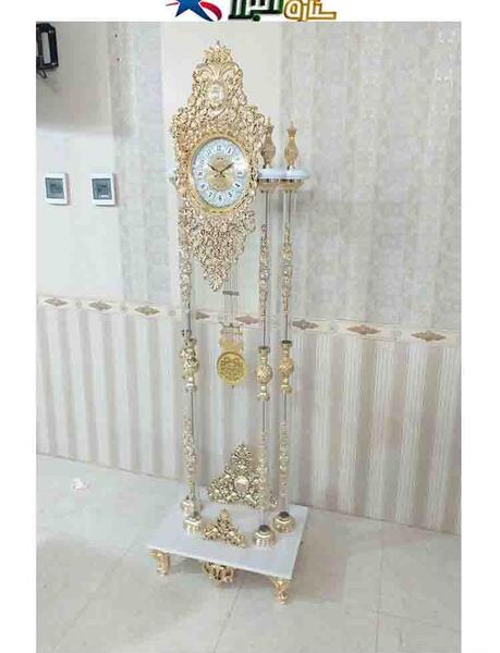 عکس ساعت ایستاده طلایی