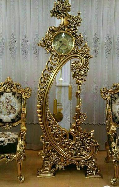 عکس ساعت ایستاده طلایی
