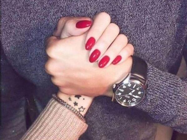 عکس دست دونفره بنفش