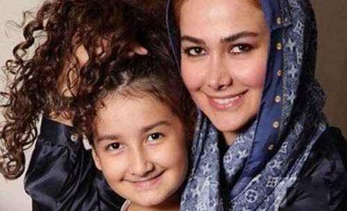 عکس علیرضا خمسه و همسرش و دخترش
