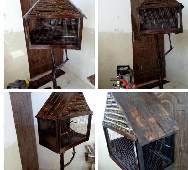 عکس قفس ایستاده