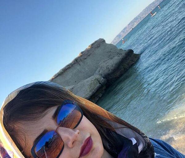 عکس شبنم قلی خانی با لباس آبی