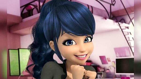عکس پس زمینه دختر کفشدوزکی