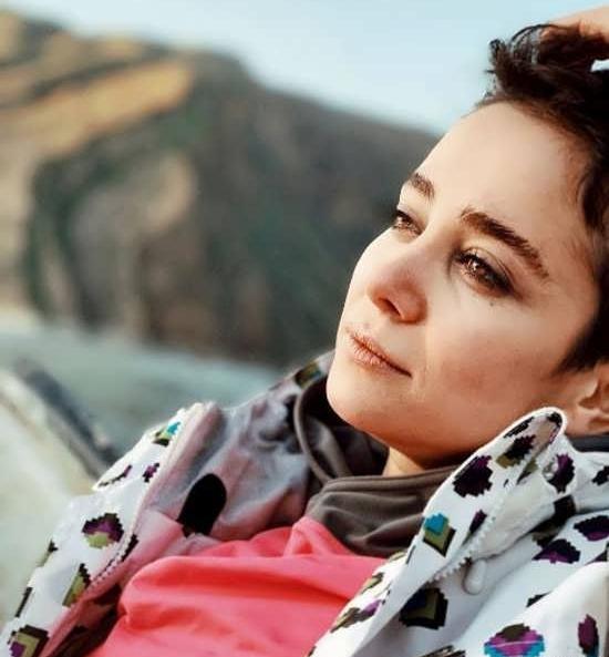 عکس الناز حبیبی با موی کوتاه