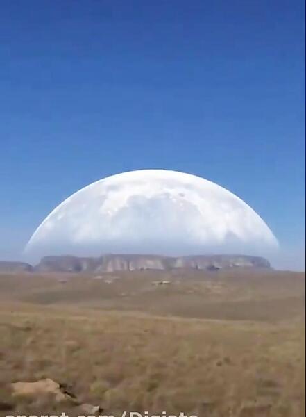 عکس ماه در قطب شمال