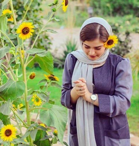عکس دختر زیبا برای پروفایل با شال
