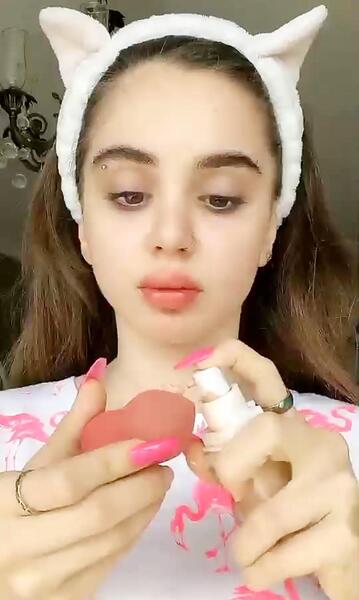 عکس نیکا فلاحی با آرایش غلیظ