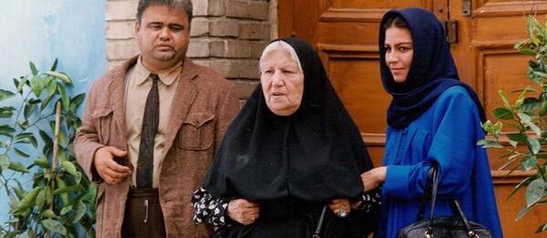 عکس اکبر عبدی در فیلم مادر
