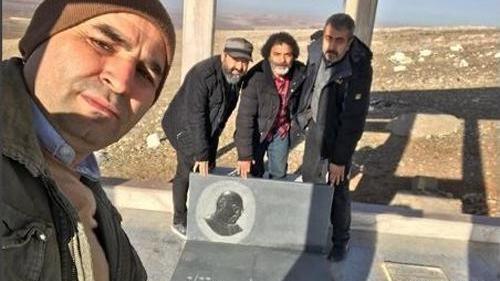 عکس مزار عارف لرستانی