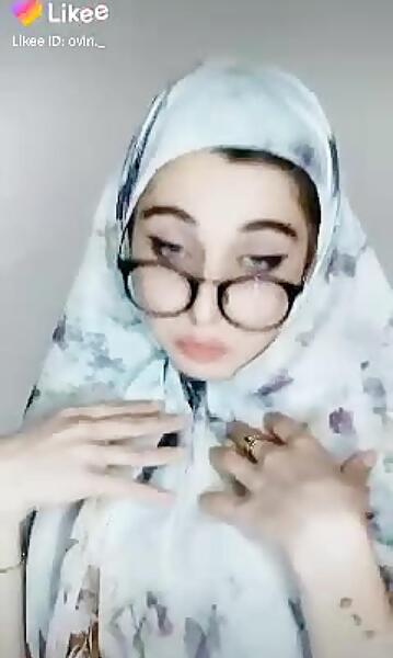 عکس نیکا فلاحی برای پس زمینه