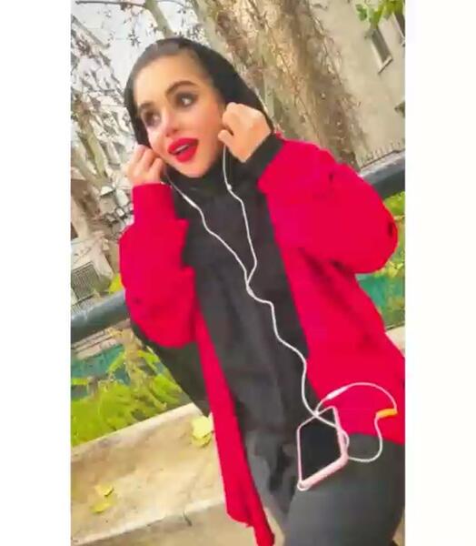 عکس نیکا فلاحی شاخ اینستا