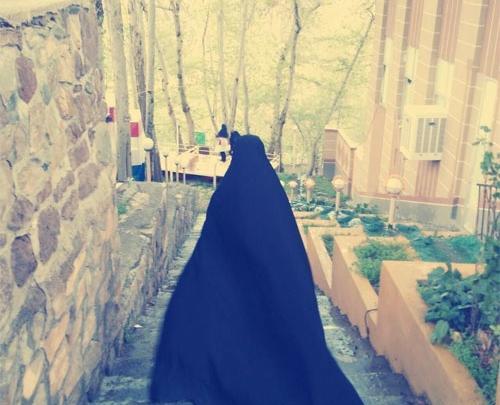 عکس دختر چادری ازپشت سر