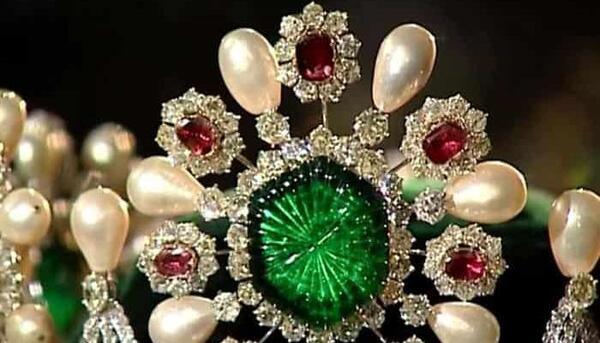 عکس تاج فرح پهلوی
