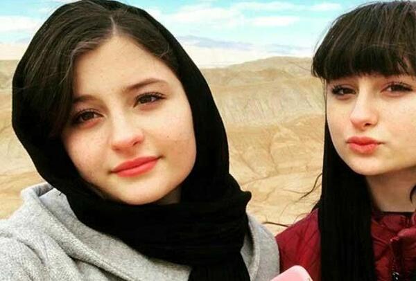 عکس نیکا فلاحی با خواهرش