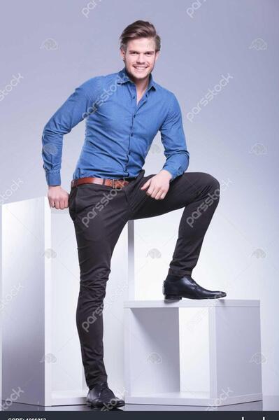 عکس ایستاده مدل