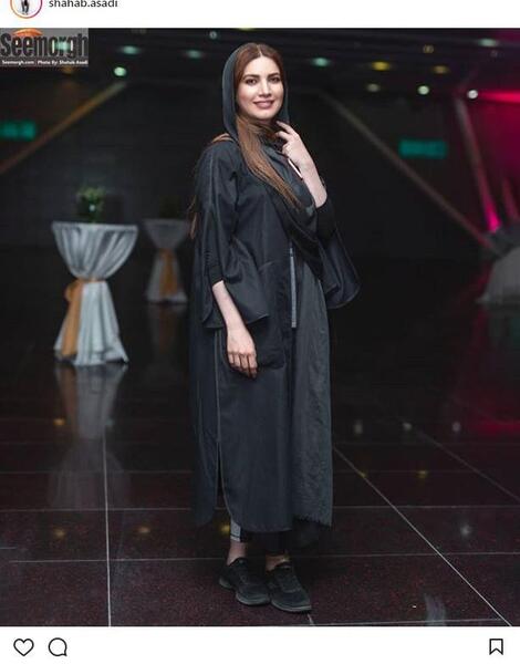 عکس ایستاده مدل
