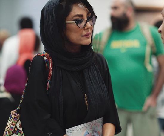 عکس ایستاده بازیگران