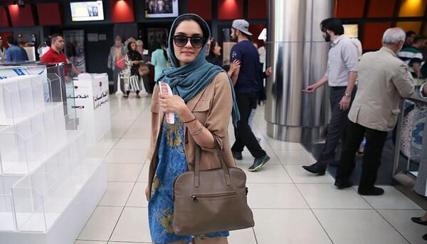 عکس ایستاده بازیگران