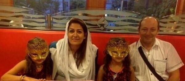 عکس نیکا فلاحی و پدر مادرش