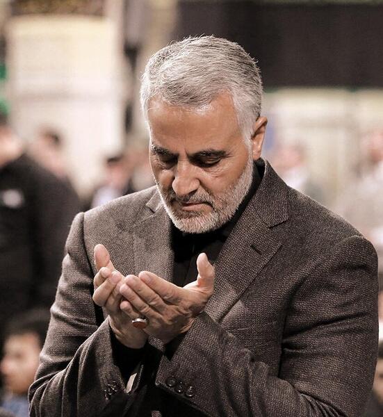عکس حاج قاسم سلیمانی در حال خنده