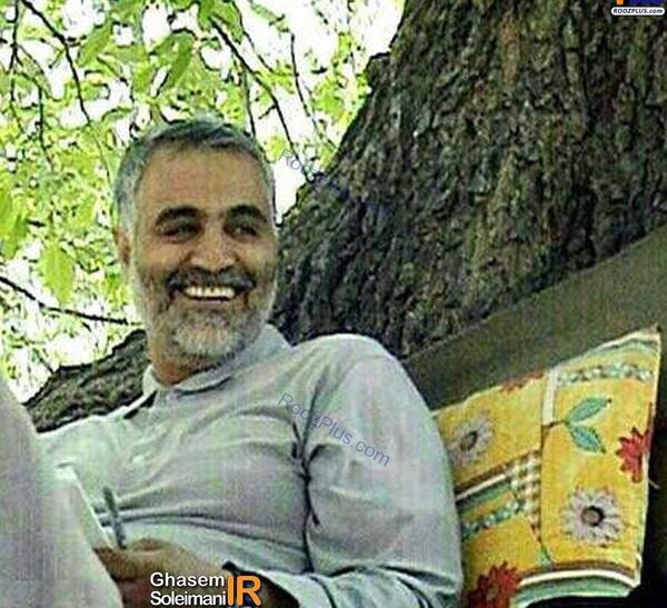 عکس حاج قاسم سلیمانی در حال خنده