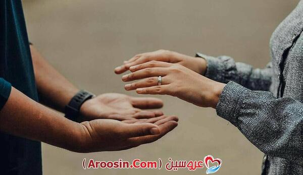ژست عکس دست دونفره عاشقانه