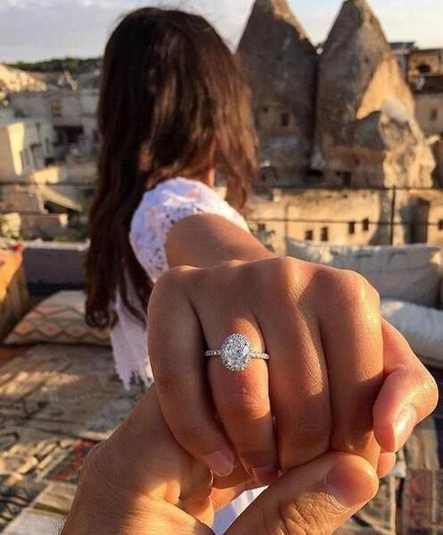 ژست عکس دست دونفره عاشقانه